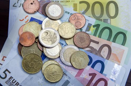 hard cash Wat zit er in de portemonnaye van de buurman?